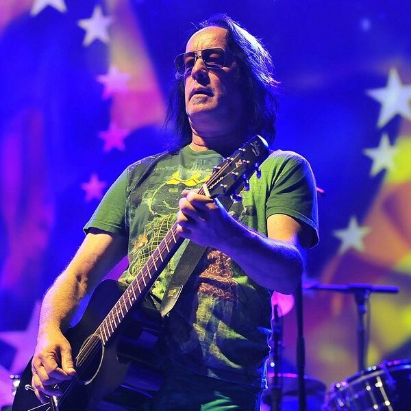 Todd Rundgren revient avec un album collaboratif intitulé « Space Force ».