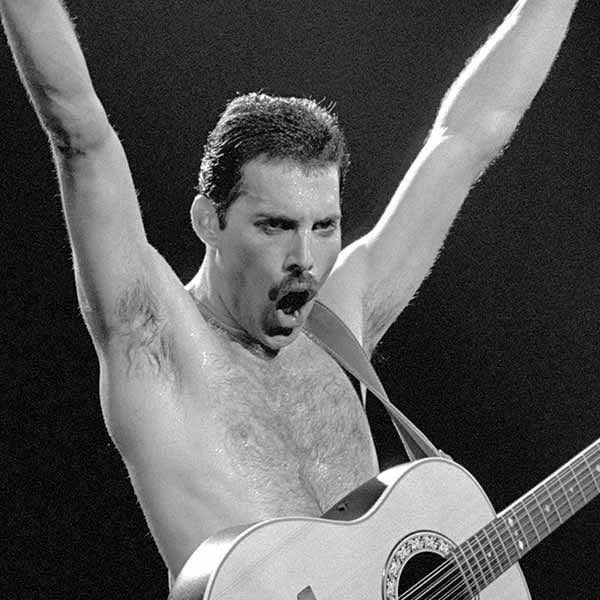 Les derniers mots de Freddie Mercury, le chanteur de Queen, au monde entier