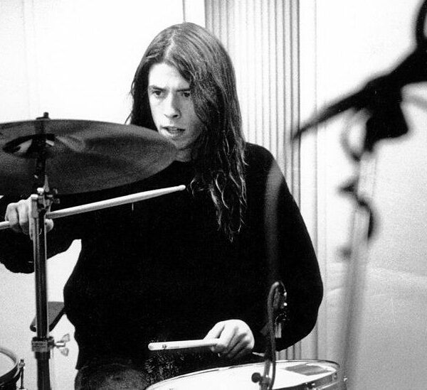 Regardez : La première performance de Dave Grohl avec Nirvana en 1990