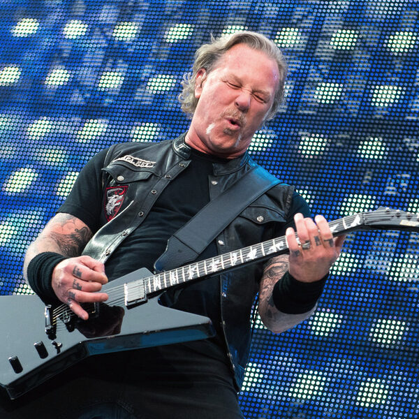 James Hetfield attribue la nouvelle musique de Metallica à l’obscurité de sa vie