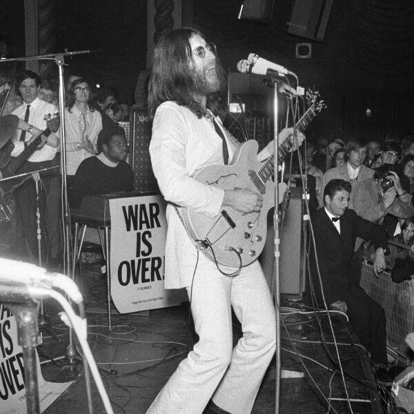 Flashback : John & Yoko, George Harrison, Eric Clapton, & Keith Moon Jament pour l’UNICEF