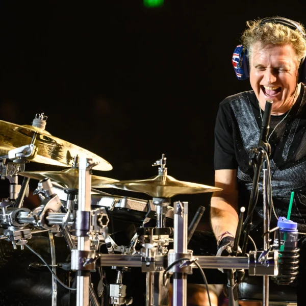 Rick Allen de Def Leppard réapprend à jouer de la batterie