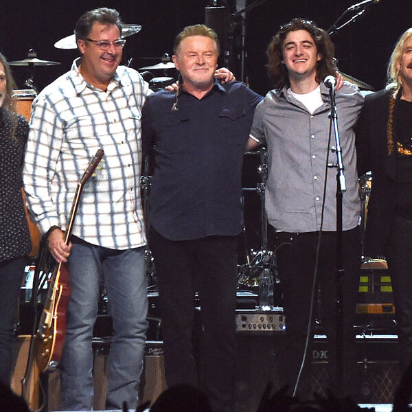 Prises rapides : The Eagles, Heart & Nirvana, Bono, Journey, Debbie Harry & Cyndi Lauper, REO Speedwagon, Carole King