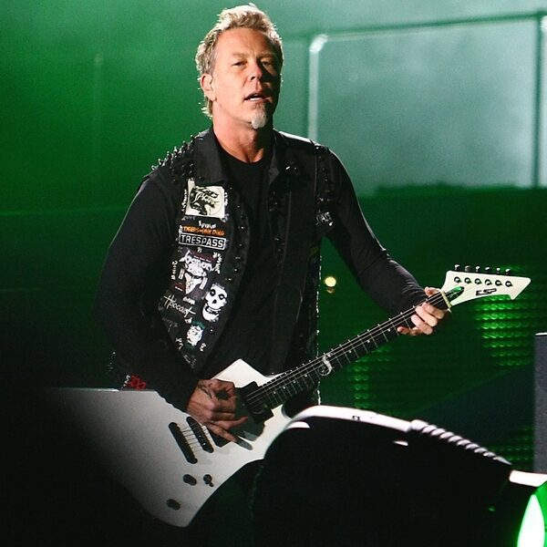 James Hetfield de Metallica met en garde ses fans contre les faux comptes sur les médias sociaux