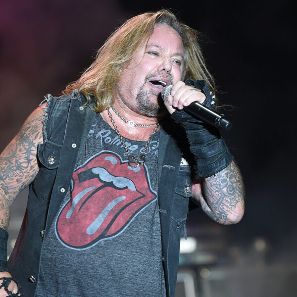 Vince Neil de Motley Crue diagnostiqué avec Covid-19