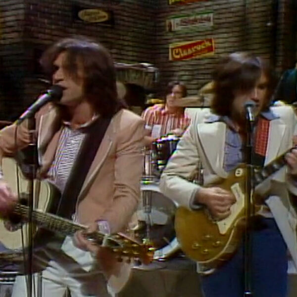 Pourquoi Dave Davies pense que la chanson  » Lola  » des Kinks est  » très actuelle « .