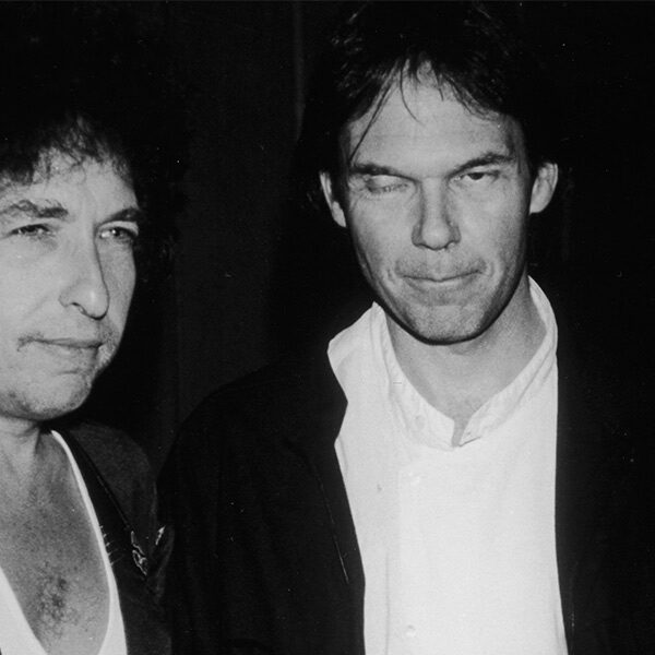 Bob Dylan et Neil Young se produisent ensemble pour la première fois en 25 ans.