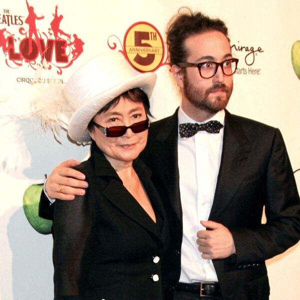 Joyeux 90e anniversaire, Yoko Ono ! !!