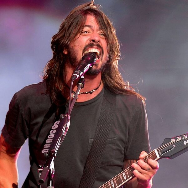 Dave Grohl des Foo Fighters donne un coup de main aux sans-abri de Los Angeles