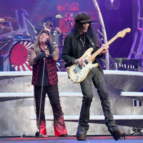 Mick Mars, guitariste de Mötley Crüe, poursuit le groupe en justice