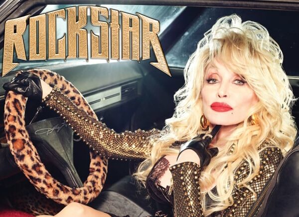 Dolly Parton explique sa décision de reprendre « stairway To Heaven » de Led Zeppelin sur son album « rockstar ».