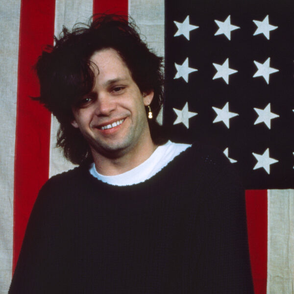 John Mellencamp embrasse sa jeunesse . . Des verrues et tout le reste