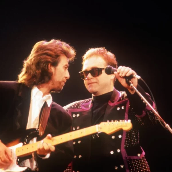 Pourquoi George Harrison s’est senti désolé pour Elton John