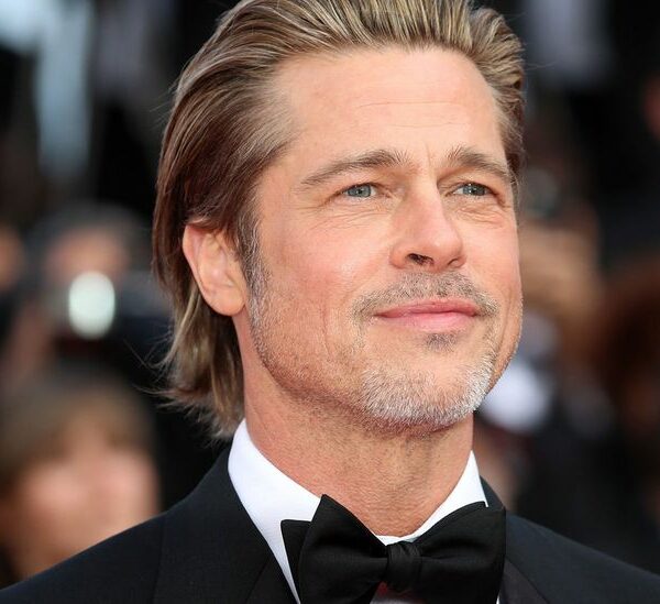 Brad Pitt désigne Soundgarden comme le « plus grand groupe de rock and roll ».