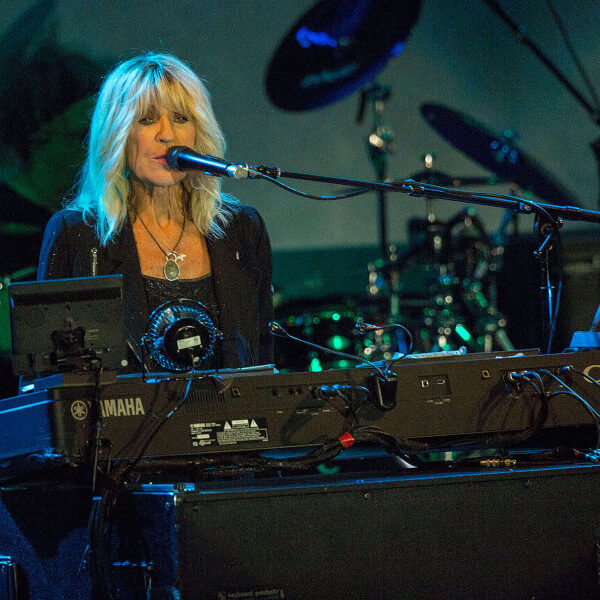 Sortie d’une musique en l’honneur des 80 ans de Christine McVie