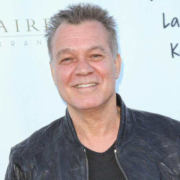 Eddie Van Halen a été le premier à proposer le rôle de Dave Grohl dans « Bill & Ted ».