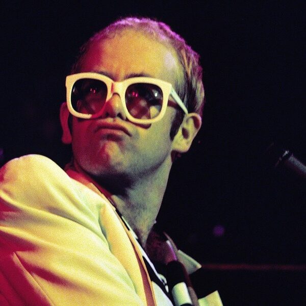 Elton John donne le dernier concert de sa tournée d’adieu