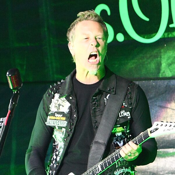 James Hetfield de Metallica dit qu’il écrit ses « riffs les plus lourds » quand il est heureux