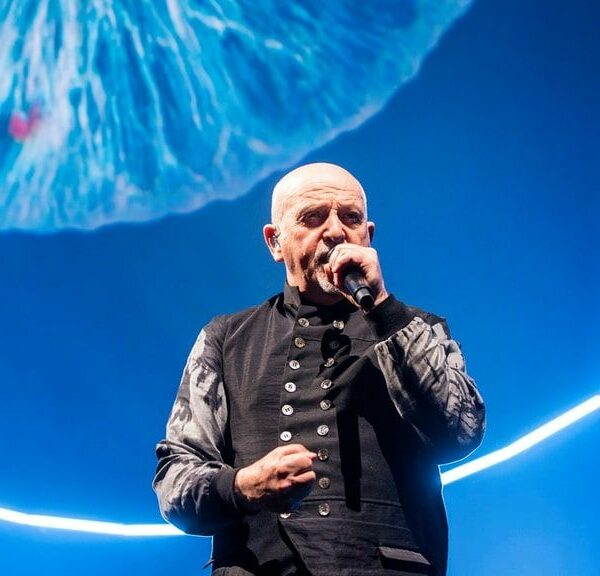 Peter Gabriel sort un nouveau single poignant et poétique, « So Much ».