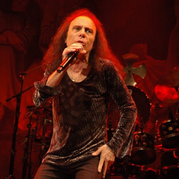 Une manifestation en faveur de la recherche sur le cancer sera organisée en l’honneur de Ronnie James Dio