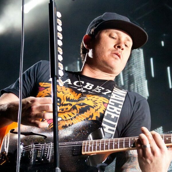 Tom DeLong de Blink-182 honoré par une collection Fender