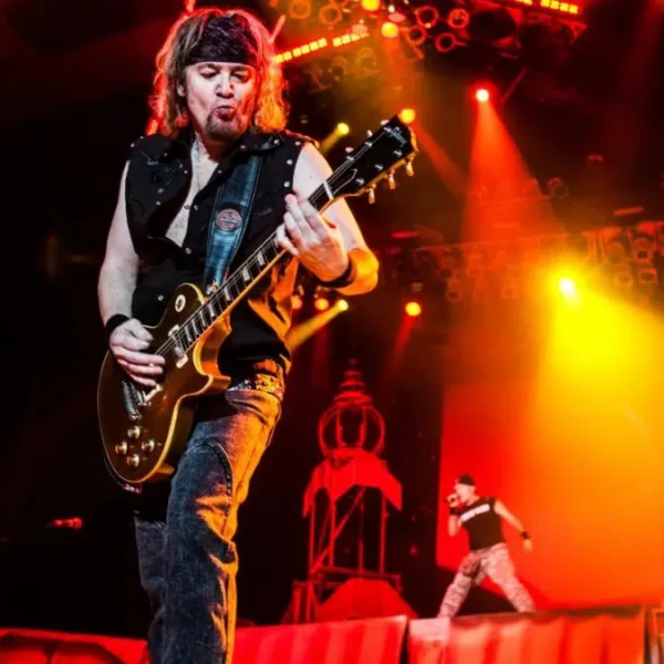 Adrian Smith révèle qu’il a eu des « sentiments mitigés à l’égard d’Eddie au fil des ans ».