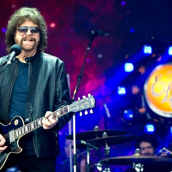 Le groupe ELO de Jeff Lynne se joint à Joe Walsh pour VetsAid en novembre