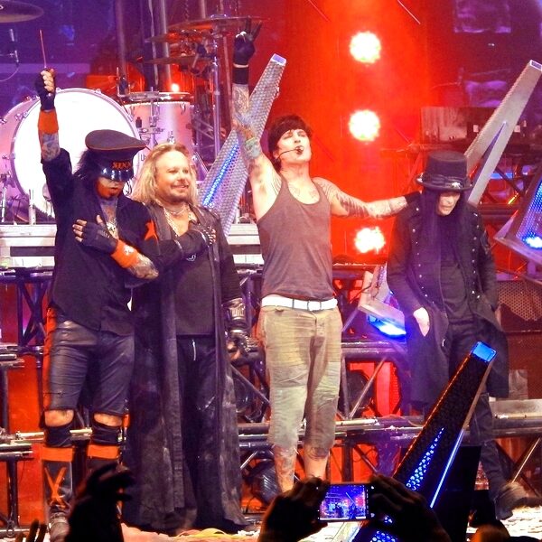 Motley Crue célèbre son 40e anniversaire avec un album de luxe