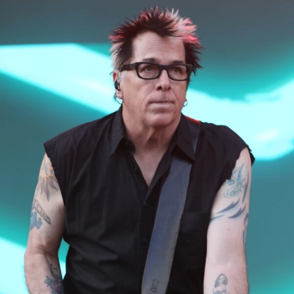 Le chanteur de The Offspring, Noodles, dénonce les rockers vieillissants qui sont devenus des « bigots anti-Trans ».