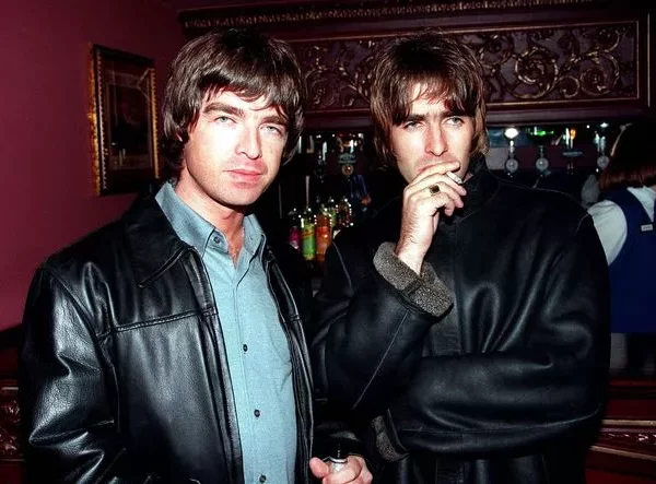 Liam Gallagher se moque de son frère Noel pour avoir été banni