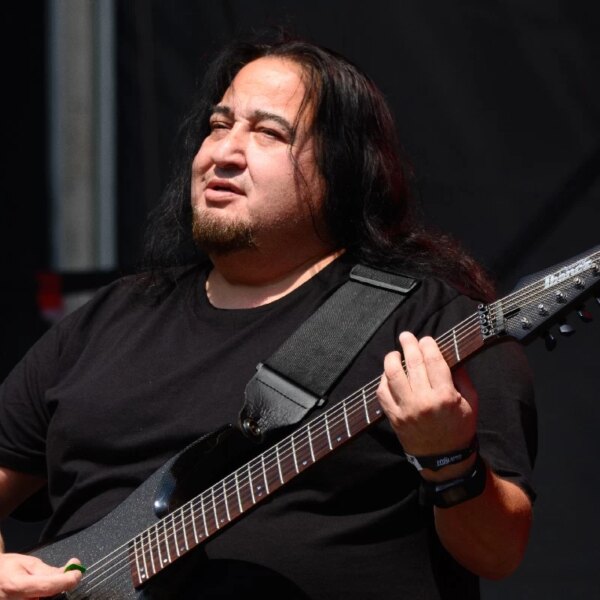 Dino Cazares, de Fear Factory, désigne trois « ennemis potentiels » à la suite d’une fusillade