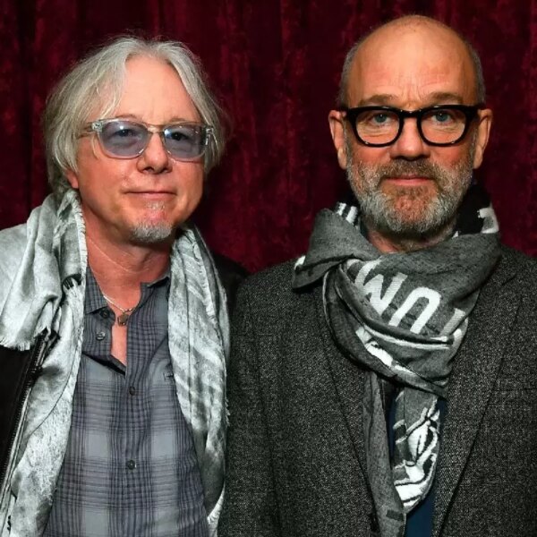 Mike Mills de R.E.M. défend Michael Stipe contre les idées reçues