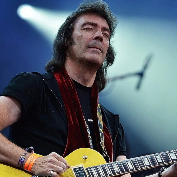 Steve Hackett raconte l’ultimatum qui a mis fin à sa carrière chez Genesis