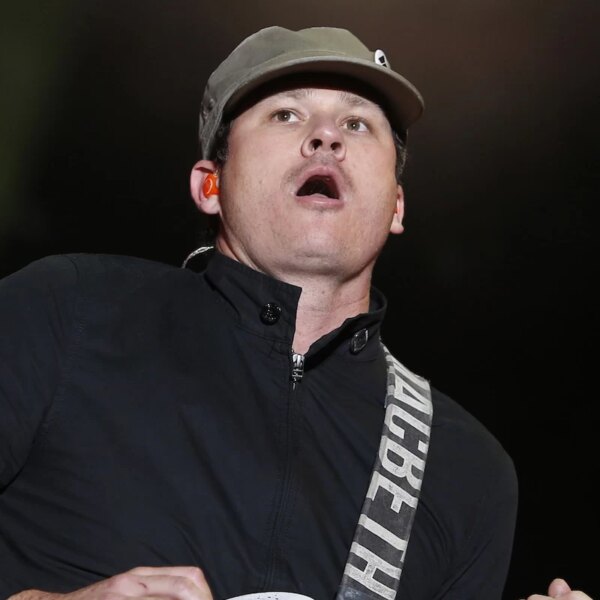 Pourquoi Tom DeLonge a-t-il attribué son départ de Blink-182 à des extraterrestres ?