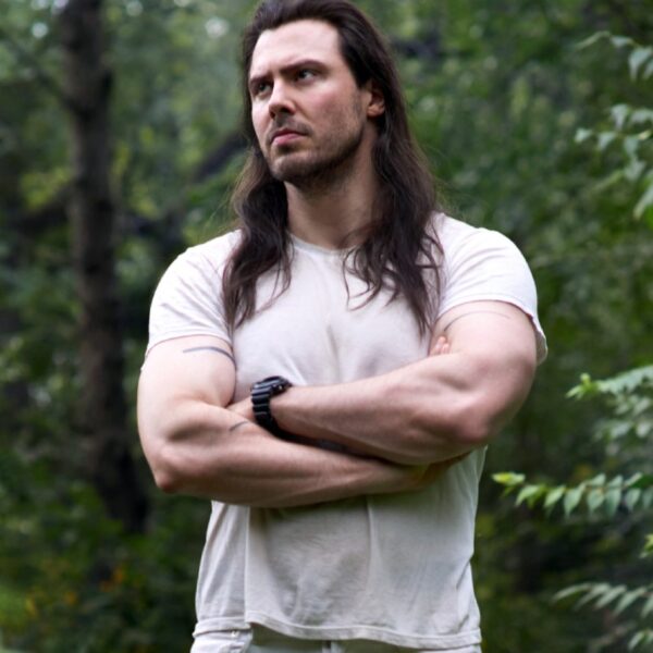 Andrew W.K. existe-t-il vraiment ? La sombre théorie derrière la véritable identité du chanteur