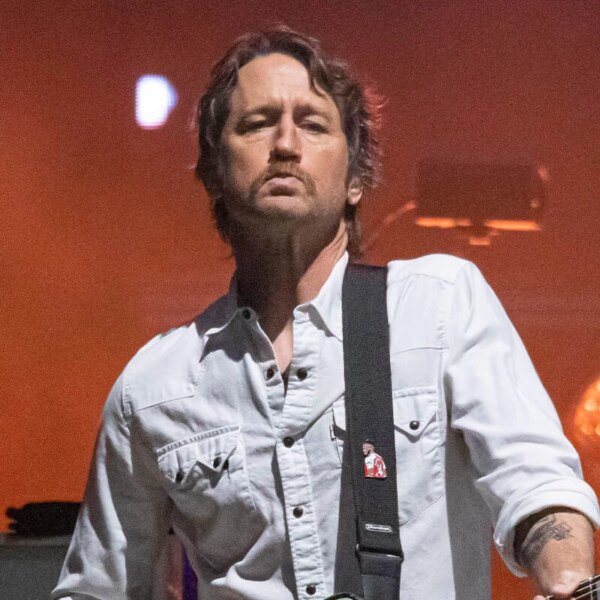 Chris Shiflett explique pourquoi il n’a pas de liberté dans les Foo Fighters