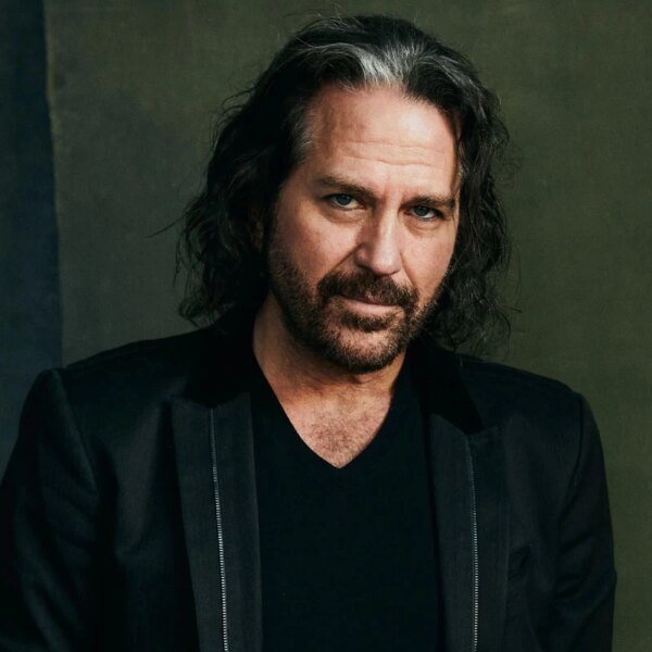 Kip Winger critique les groupes de rock qui se produisent avec un orchestre