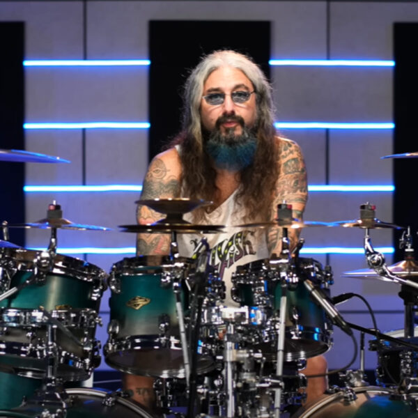 Mike Portnoy donne une performance parfaite de « Pull Me Under » pour la première fois après 13 ans.