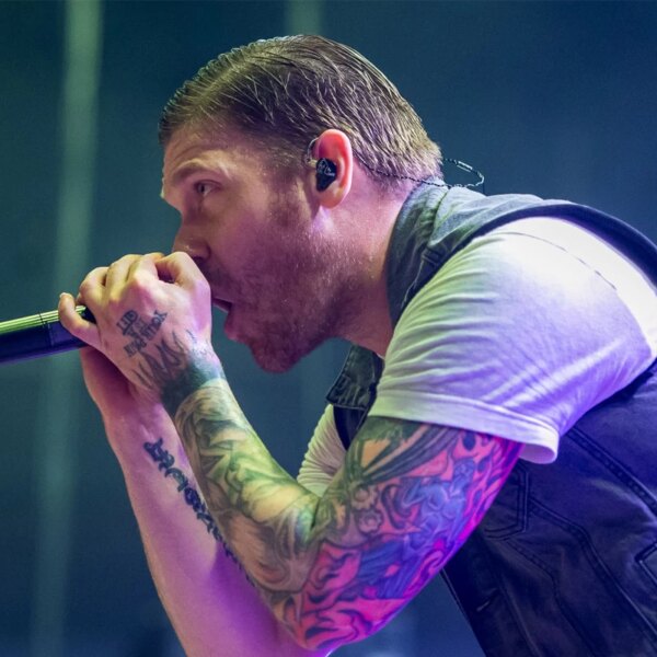 Le chanteur de Shinedown, Brent Smith, dit que son fils l’a sauvé de sa « vanité ».