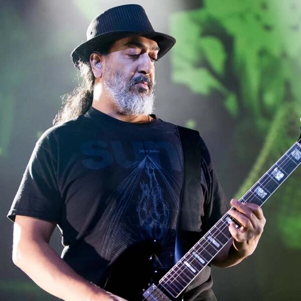 Kim Thayil affirme que les groupes Grunge n’écoutaient pas de Hair Metal pour une raison absurde.